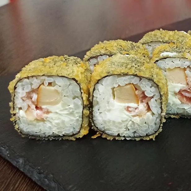Ролл жареный С КУРИЦЕЙ И БЕКОНОМ