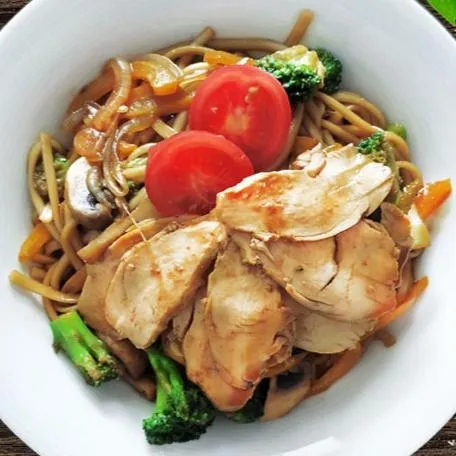Удон С КУРИЦЕЙ И ОВОЩАМИ (в соусе терияки)